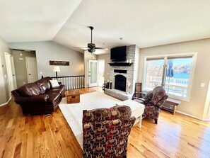 Smart TV, chimenea y tenis de mesa 