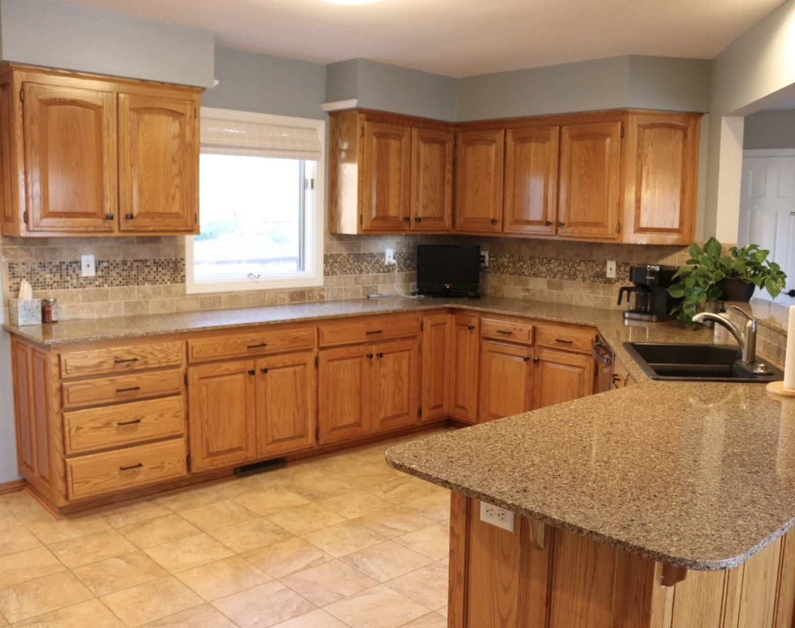 Beautiful, peaceful lakefront home on Loch Lomond near bike trails!