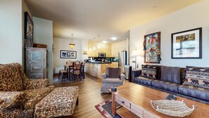 Apartment, 2 Schlafzimmer | Wohnzimmer | Smart-TV, Kamin