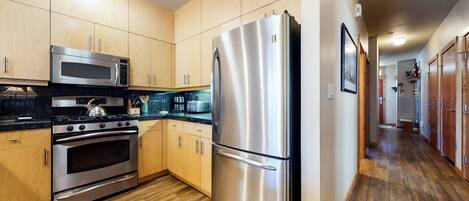 Condo, 2 Bedrooms | Private kitchen | Fridge, oven, coffee/tea maker, toaster
