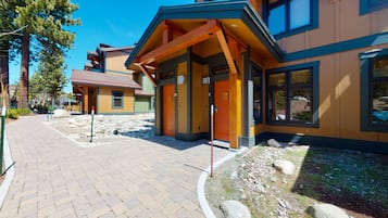 Condo, 2 Bedrooms | Exterior