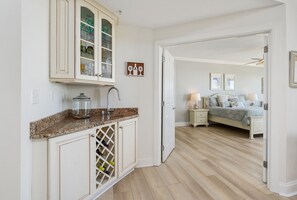 3 bedrooms, desk, free WiFi, bed sheets