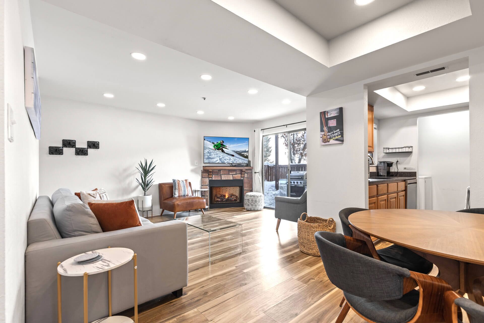 Smart-tv en een open haard