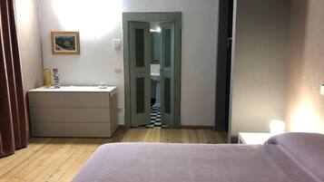 Apartment | 1 bedroom, iron/ironing board, travel cot, free WiFi