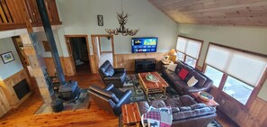 Smart TV, fireplace, ping pong