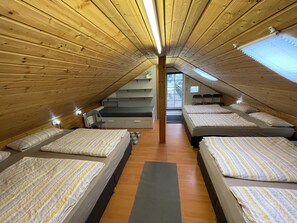 3 chambres, coffres-forts dans les chambres, bureau