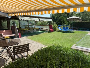 تناول الطعام بالخارج