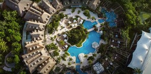 Outdoor pool - Grand Mayan Palace Beachfront Resort and Unlimited BOGO Golf Package (Riviera Maya)
