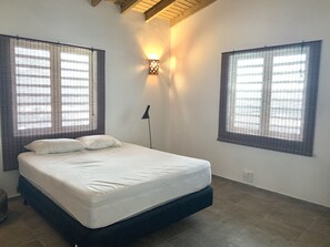 5 chambres, lit parapluie, Wi-Fi, draps fournis