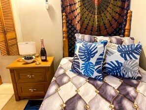 Iron/ironing board, free WiFi - The Bey (San Juan)