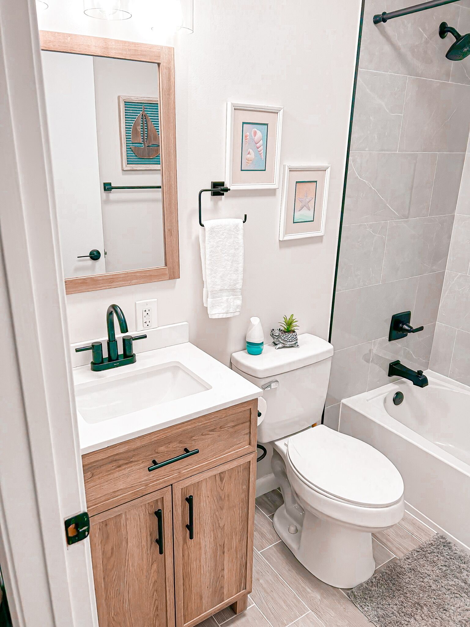 4 Minute Walk to the Beach - Cozy Beach Bungalow