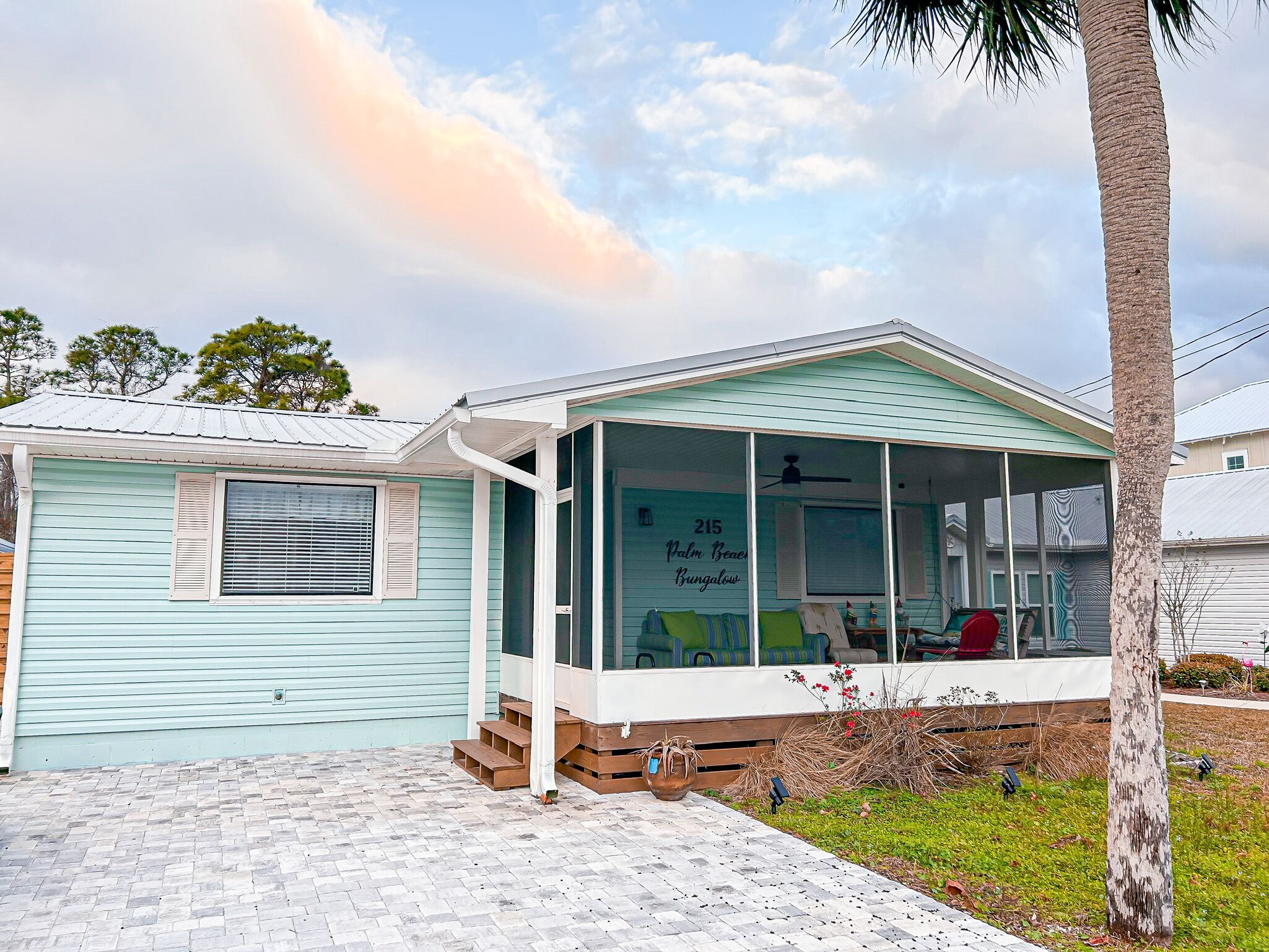 4 Minute Walk to the Beach - Cozy Beach Bungalow