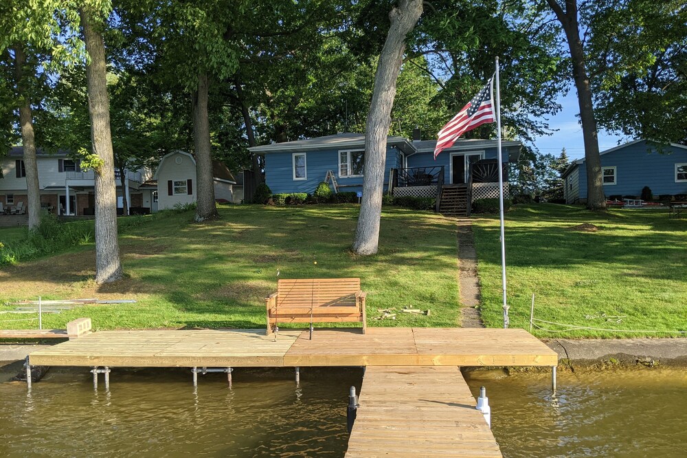 Lakefront house on All Sport Palmer Lake with pier to dock your boat/kayak.