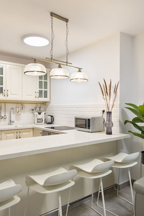 Apartment | Private kitchen | Full-size fridge, microwave, oven, stovetop