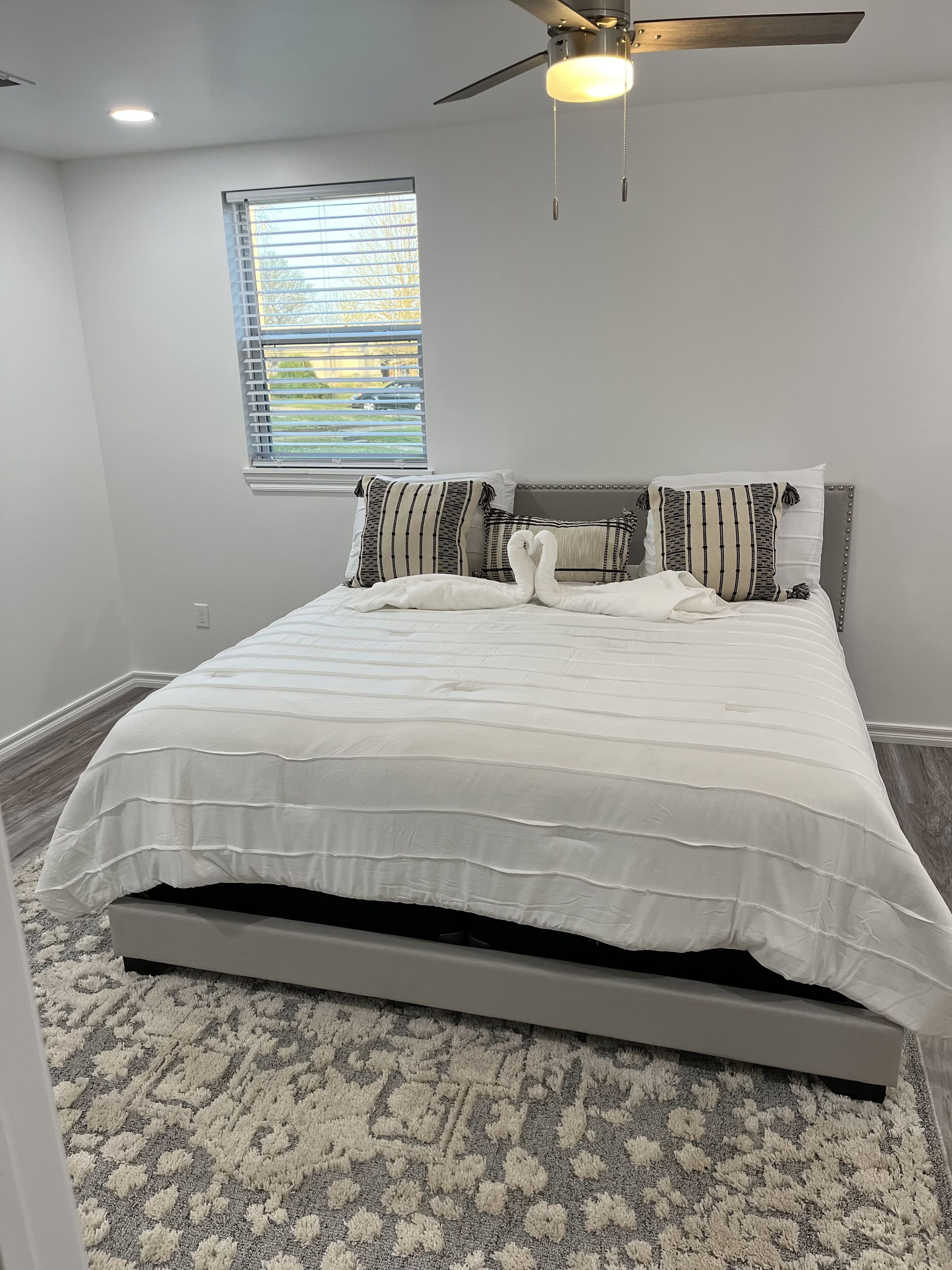 The Ritzy Villa! Walking distance to downtown!