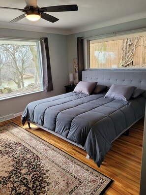 3 habitaciones, tabla de planchar con plancha y cuna de viaje 