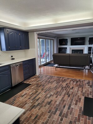 Interior - Game Room, Bar, Dock and River Patio (Toledo)