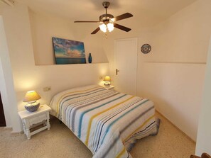 5 bedrooms, desk, iron/ironing board, WiFi
