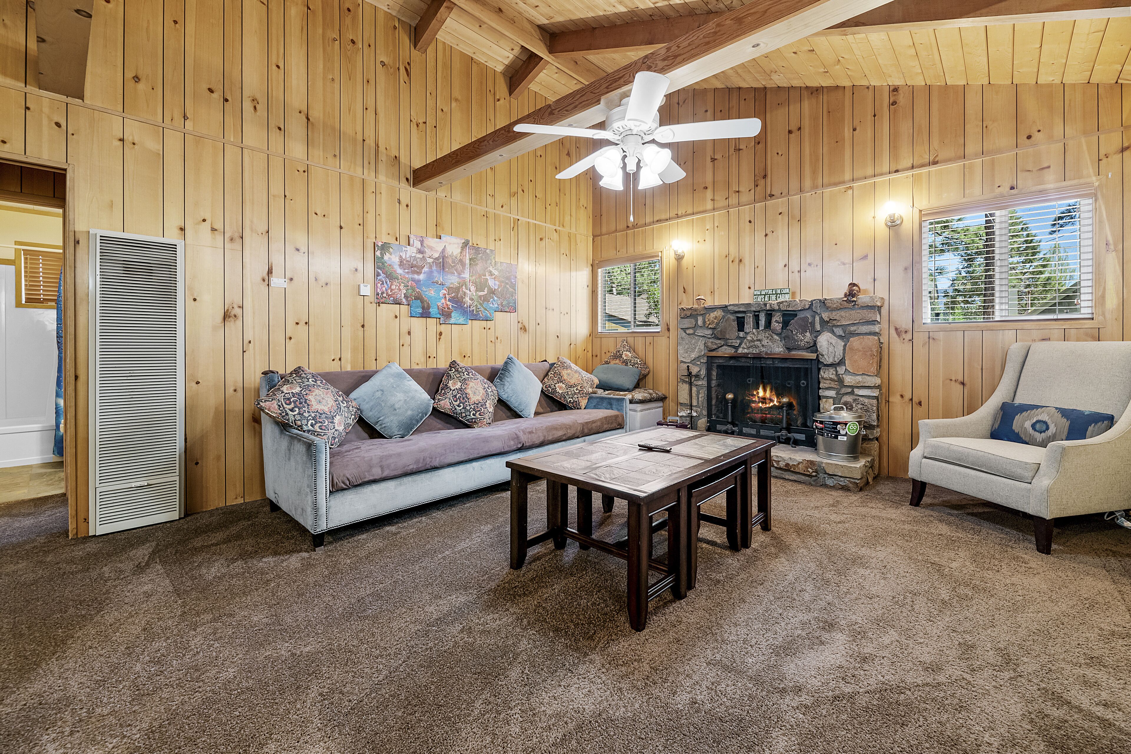 Peter Pan Lodge - Quiet and cozy cabin perfect for a mountain getaway!