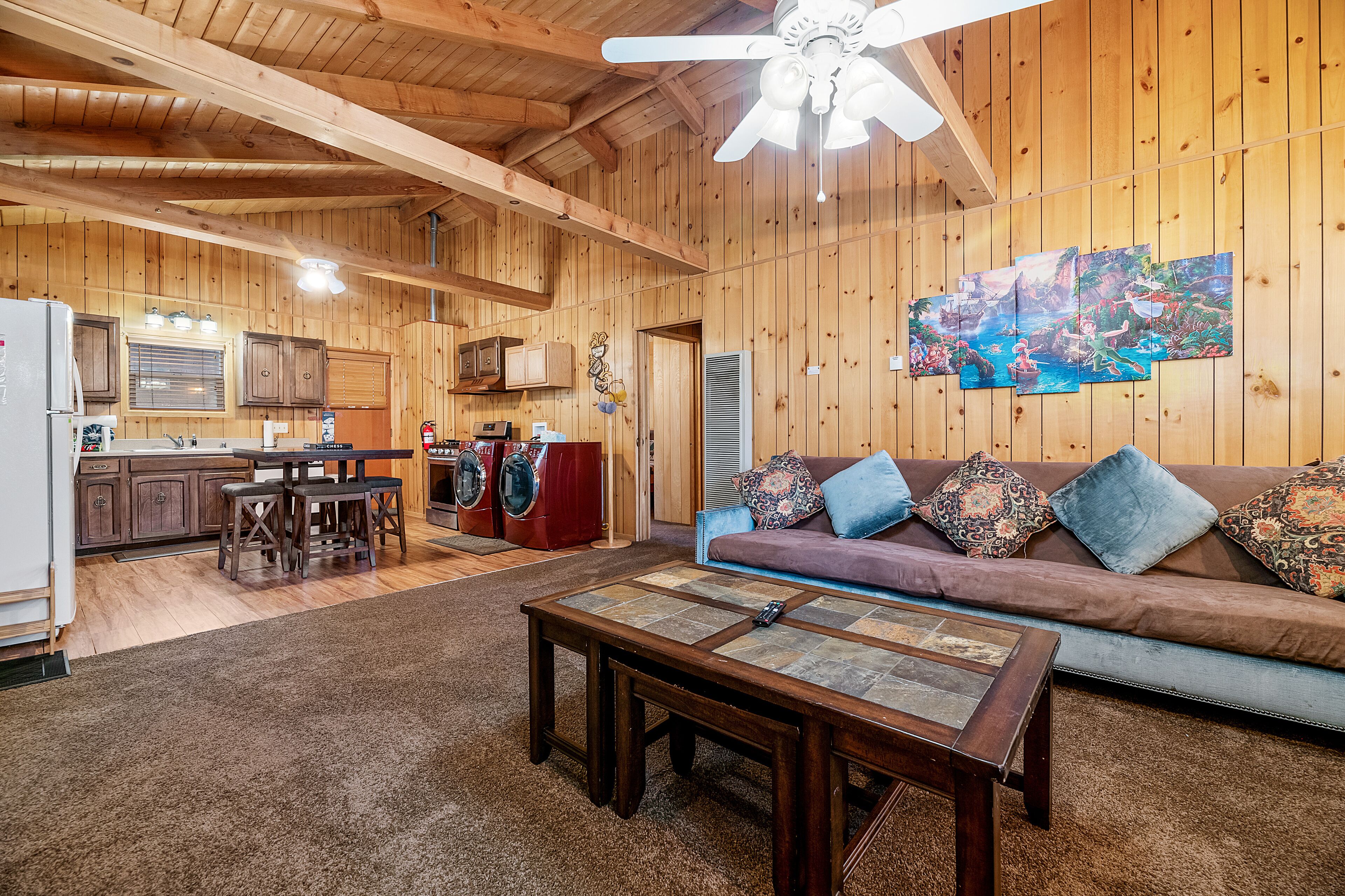Peter Pan Lodge - Quiet and cozy cabin perfect for a mountain getaway!