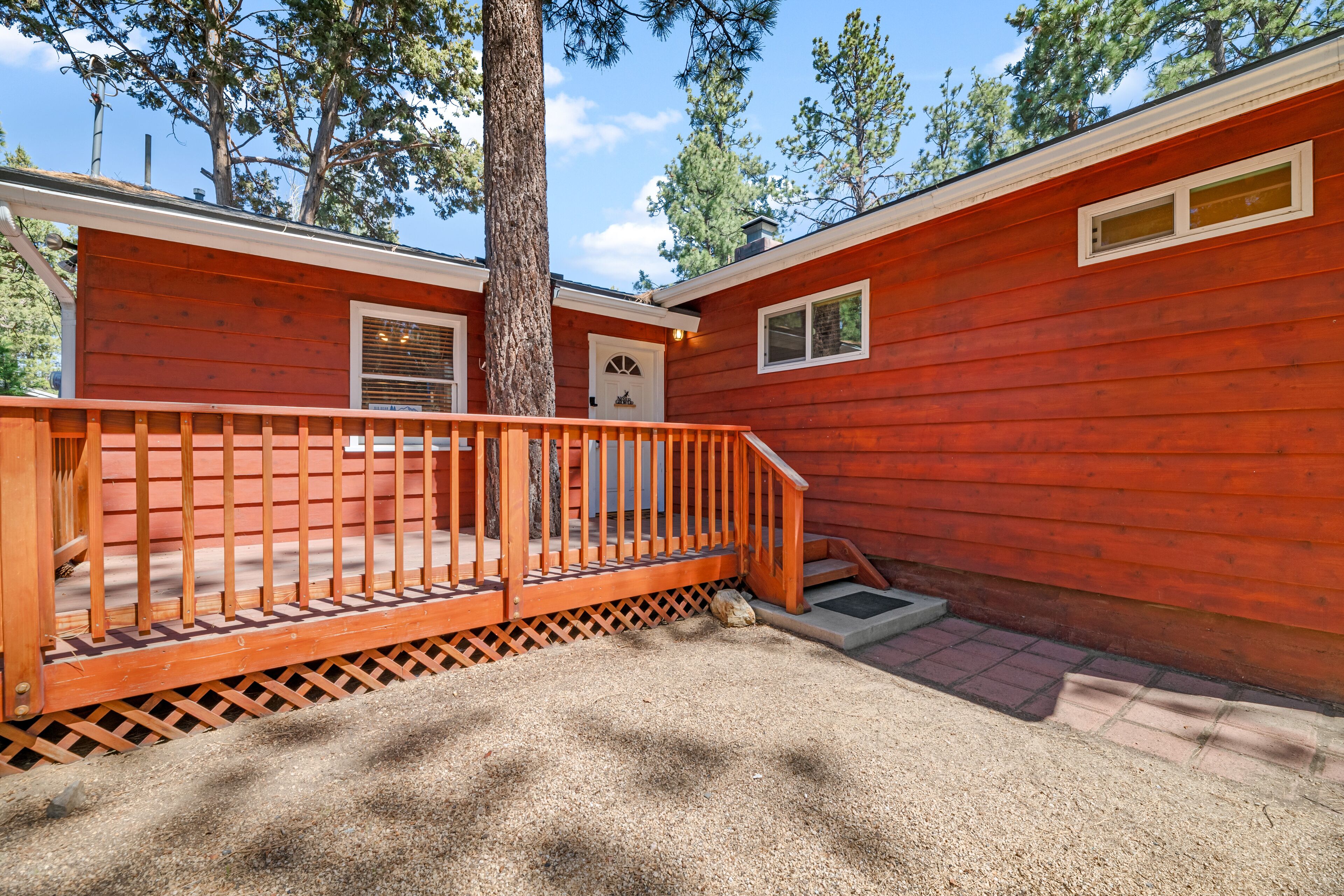 Peter Pan Lodge - Quiet and cozy cabin perfect for a mountain getaway!