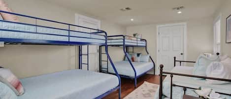 4 chambres, fer et planche à repasser, Wi-Fi gratuit, draps fournis