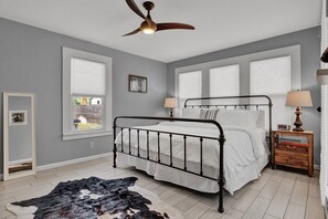 3 slaapkamers, een strijkplank/strijkijzer, gratis wifi, beddengoed