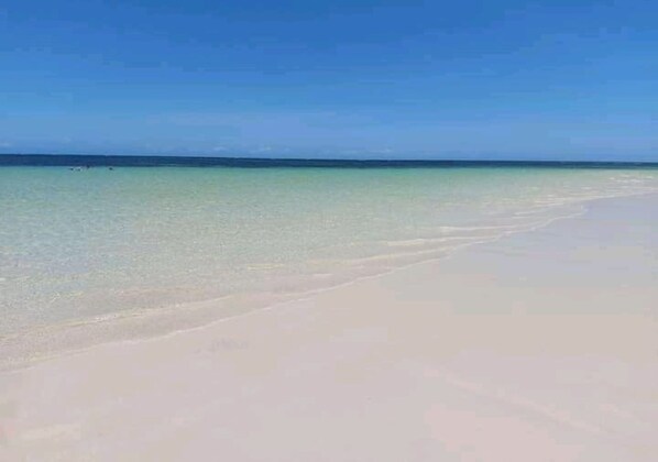 Am Strand, Liegestühle, Strandtücher