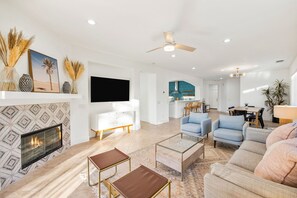 Smart-tv och eldstad