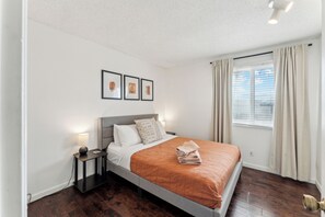 3 bedrooms, iron/ironing board, travel crib, free WiFi - Wonderful 3 bedroom/2 bath, close to everything! (Scottsdale)