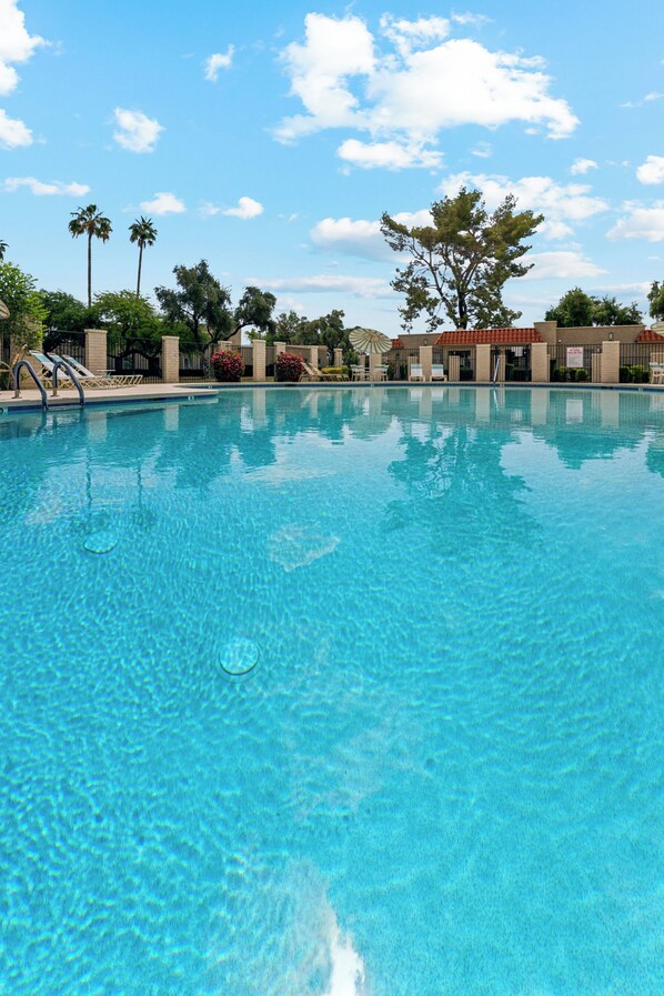 Outdoor pool - Wonderful 3 bedroom/2 bath, close to everything! (Scottsdale)