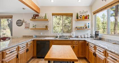 Green Elk Retreat Cabin, Cozy Cabin - large side yard with wildlife