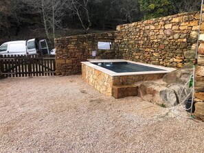 Tina de hidromasaje al aire libre