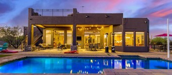 Desert Tranquility 4 Bedroom with Heated Pool