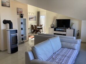 Een smart-tv en een open haard