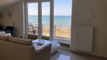 Una Smart TV, una chimenea