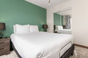 2 habitaciones, escritorio, tabla de planchar con plancha y wifi gratis