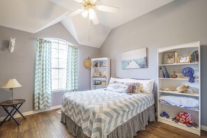 3 habitaciones, escritorio, tabla de planchar con plancha y wifi gratis 