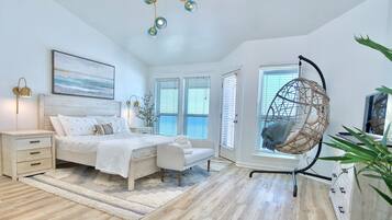 2 makuuhuonetta, työpöytä, silitysrauta/-lauta, ilmainen Wi-Fi