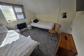 2 bedrooms, iron/ironing board, bed sheets