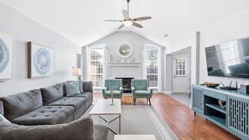 Smart TV, fireplace