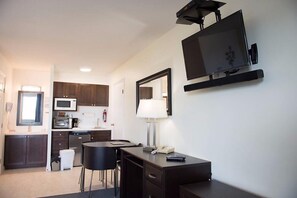 Luxury Single Room | Desk, iron/ironing board, free WiFi, bed sheets - Shellbrook Motel (Shellbrook)