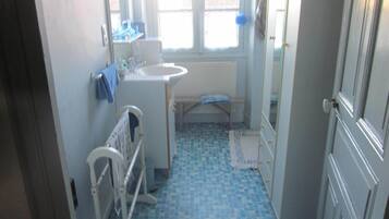 Douche, sĂšche-cheveux