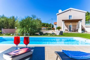 Pool - Villa with pool and garden (Bajčići)