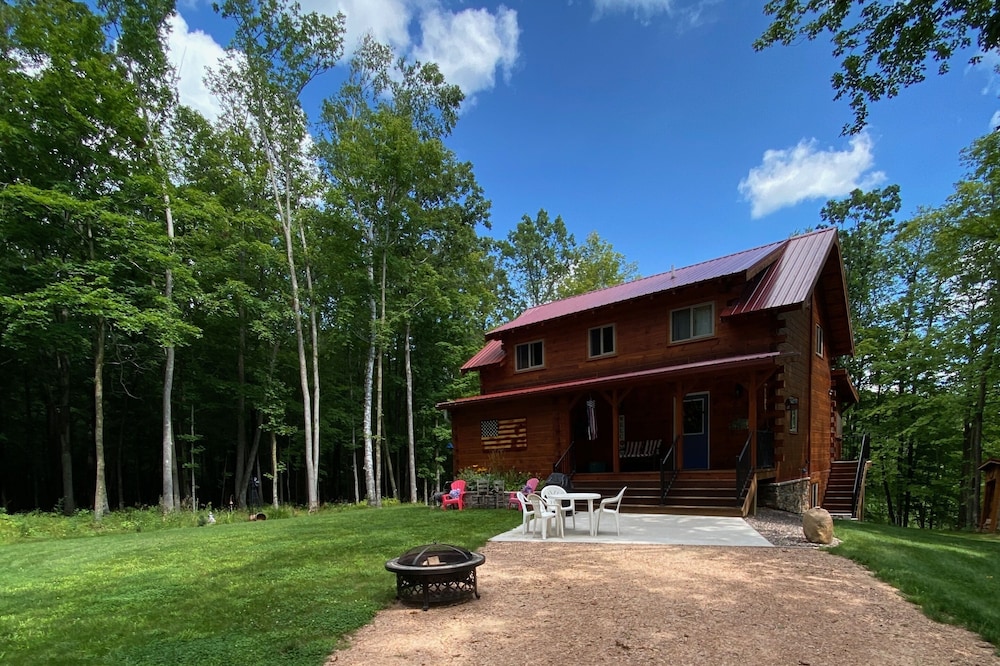 Family log home nestled in the woods just minutes from trails.