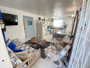 Lovely 2 Bedroom Unit | Living area