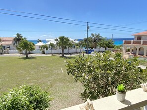 1 Bedroom Unit Upper Level | Terrass/Patio