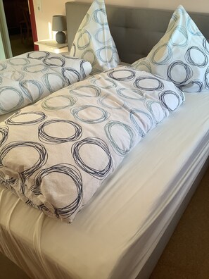 3 bedrooms, iron/ironing board, travel crib, free WiFi