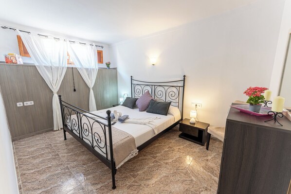 4 bedrooms, iron/ironing board, travel crib, WiFi