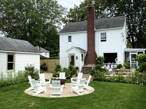 Outdoor dining - Picture Perfect Greenport Cottage (Greenport)